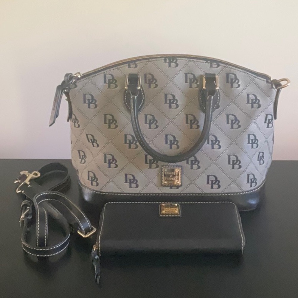 Authentic Dooney & Bourke Signature Purse and wallet